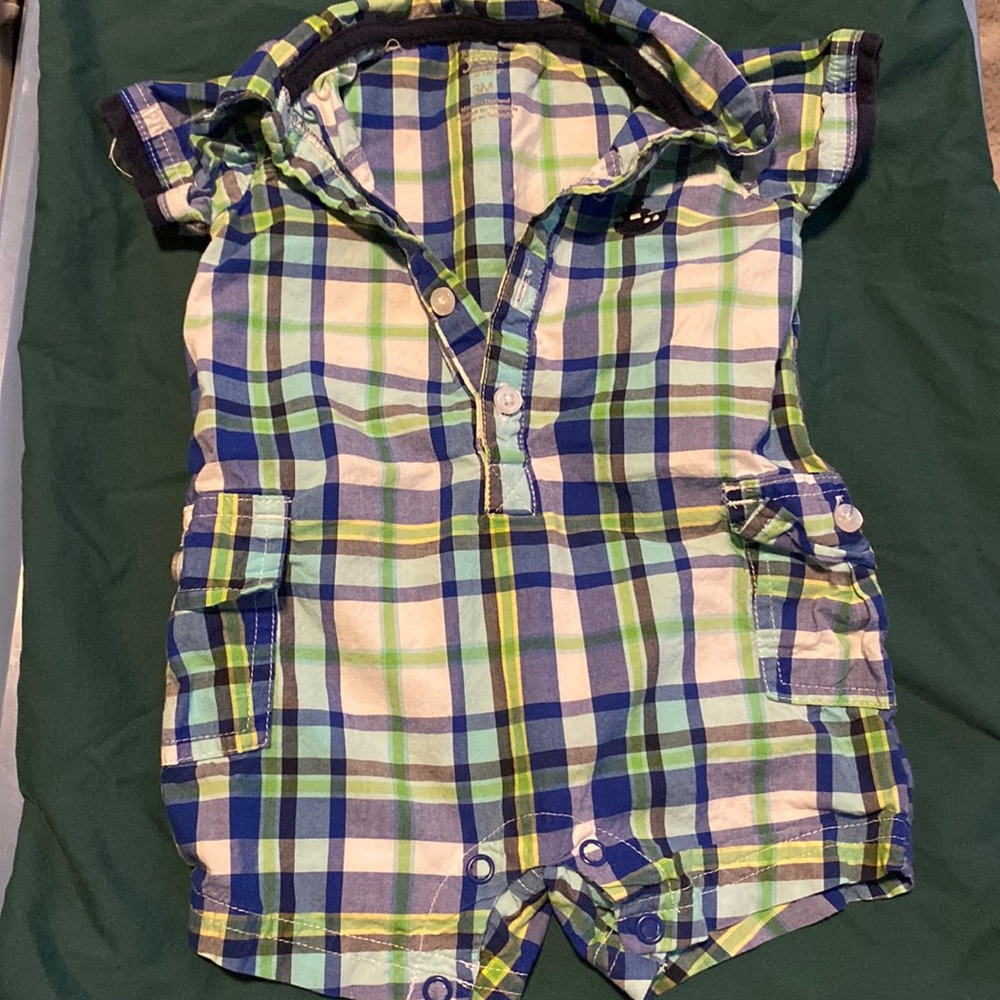 Button down 3m summer onesie multicolored has pockets on either side worn once